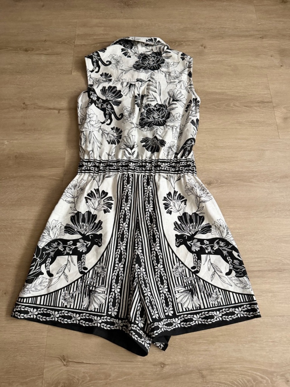 Belle Vere Linen Blend Black and White Romper SZ XS Sleeveless Floral Summer - Picture 8 of 9